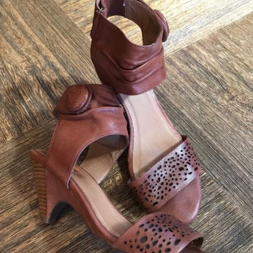 Miz Mooz Whiskey Brown Winona Sandals Size 8.5